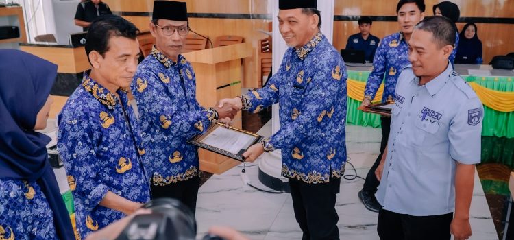 Pemprov. Sulteng Serahkan Penghargaan Bagi Inovator Inovasi Daerah Tahun 2025